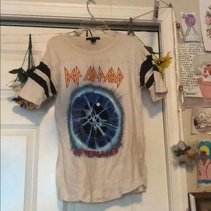 Def Leppard forever 21 short sleeve shirt
